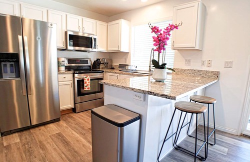 Ogden House | Perfect Location+4bd+Fully Fenced Yard+Gazebo+Hot Tub+Views!