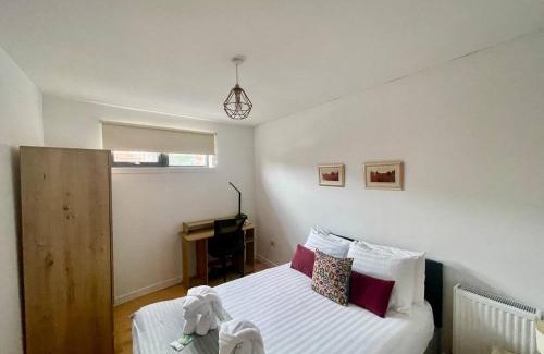 North West Apartment | Perfect Location in Heart of Glasgow West End Pass the Keys