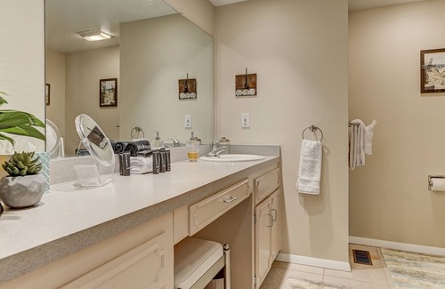 Broadmoor Condo | Perfect Mid-Term Stay - Hiking, Pikes Peak, Pickleball and SO much more!