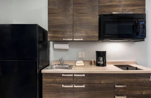 Midland Hotel | Perfect Rest Stop: Climate-Controlled Room w/Pet-Friendly Kitchen Access!