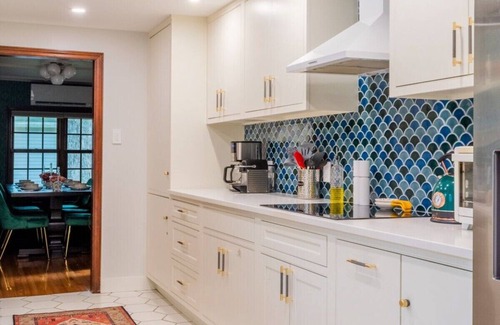 Saugerties House | PERFECT RETREAT Privacy & Relaxing, Hot Tub, WiFi, 2 Fireplaces, Outdoor Kitchen