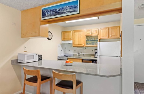 Snowmass Village Condo | Perfect Snowmass Getaway! Outdoor Pool & HT. Patio w/Grill. Walk to Shops, Hiking, Biking! Parking