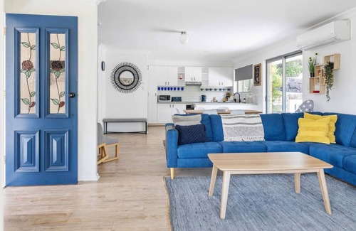 Maleny House | "Pet and family friendly 5-Bed Oasis with Lake!