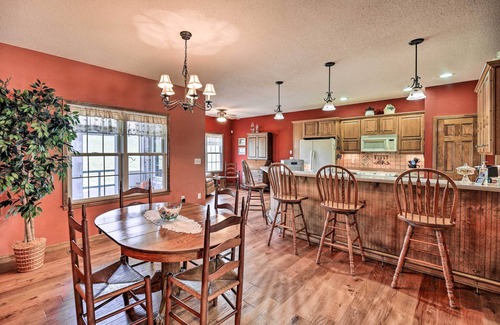 Abingdon House | Pet-Friendly Abingdon Abode w/Yard & Grill!