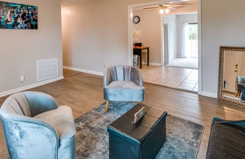 Albany House | Pet-Friendly Albany Home ~ 3 Mi to University!