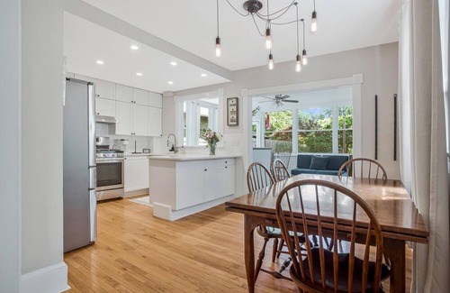 Homewood House | Pet Friendly Annapolis Stay Walk to DTA & Stadium