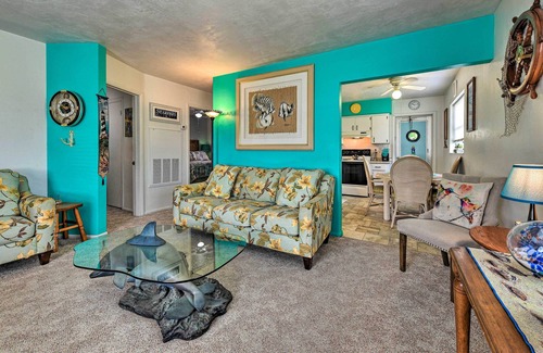 Whitney Beach House | Pet-Friendly Bradenton Home ~ 3 Mi to Cortez Beach