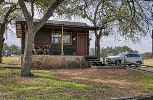 Smithwick Cabin | Pet-friendly cabin with hot tub