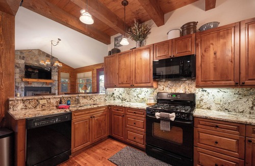 Grand Elk Ranch Cabin | Pet-friendly cabin w/fireplace, hot tub & views