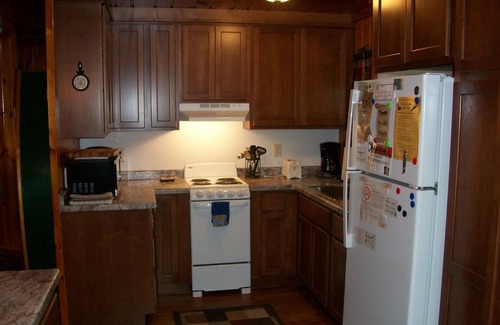 St Germain Cabin | Pet-Friendly Cabin With Air-Conditioning & Fireplace