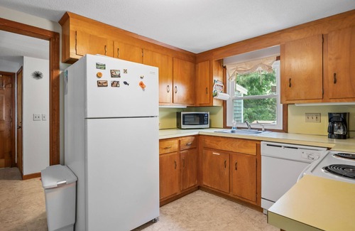 Sandwich House | Pet-Friendly Cape Escape Near Beach & Dining
