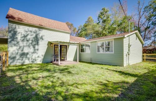 College Park House | Pet-Friendly Conroe Hideaway with Porch and Fire Pit