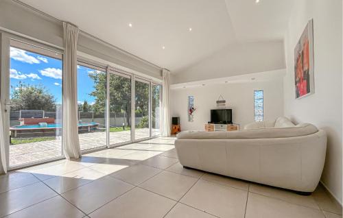 Serviers-et-Labaume House | Pet Friendly Home In Serviers-Et-Labaume