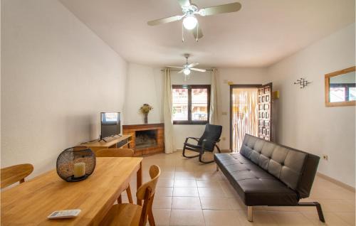 Santa Pola House | Pet Friendly Home In Santa Pola With Kitchenette