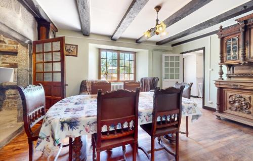 Saint-Julien-pres-Bort House | Pet Friendly Home In Sarroux - Saint Julien