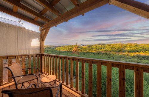 Tombstone Resort | -Pet Friendly- Miners Cabin #5 -Two Double Beds - Private Balcony