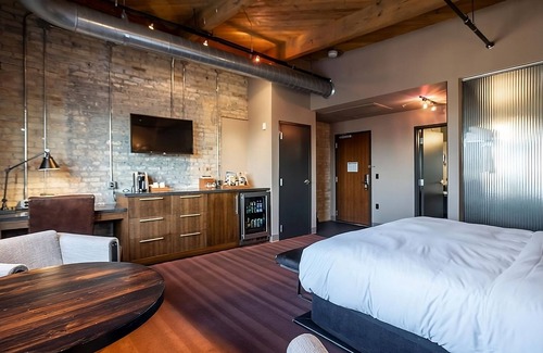 Fifth Ward Hotel | Pet-friendly Premium Loft King at The Iron Horse Hotel!