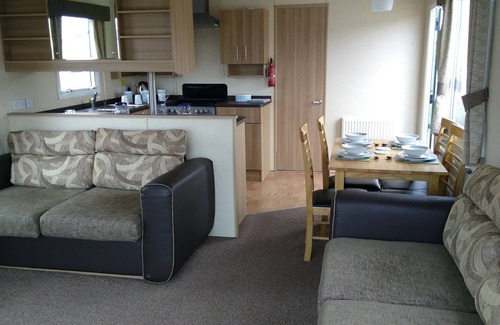 Flamborough Cabin | Pet friendly Sea view static at Thornwick bay