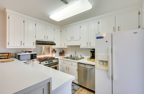 Southport House | Pet-Friendly Southport Home w/Deck: 8 Mi to Beach