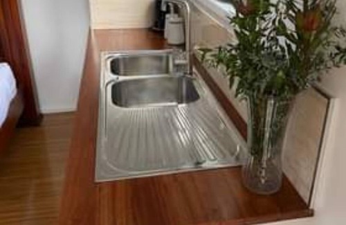 Phillip Island Cabin | Pet friendly Tiny bungalow - 5 minute walk to the beach!