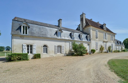 Sainte-Solange Apartment | Petit Gîte de Villecomte