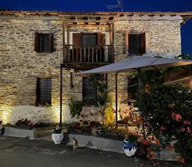 Paradhisos House | Petrospito by the sea!