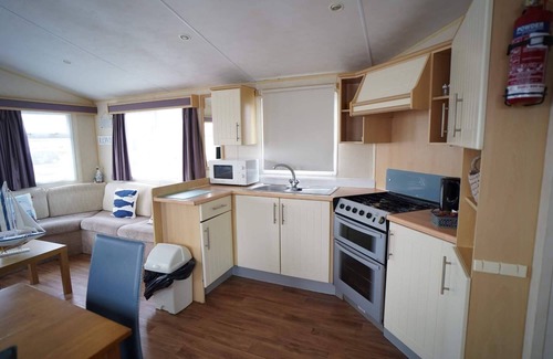 Heacham House | Pets Stay Free 3 Bedroom Caravan at Heacham Beach