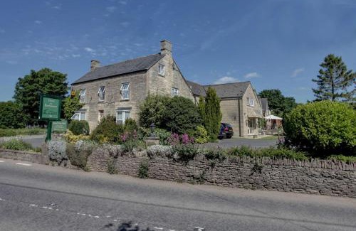 Crudwell Bed & Breakfast | Pettifers Freehouse Hotel