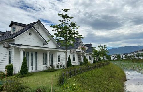 Thanh Thuy Cabin | Phòng Đôi tại Happy Villa, Vườn Vua Resort & Spa