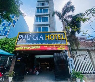 Tan Thuan Dong Hotel | Phú Gia 464 NVL