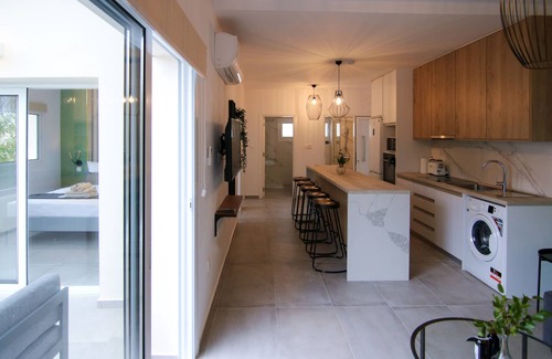 Paphos Apartment | Phaedrus Living: Seaside Modern Flat Limnaria 123