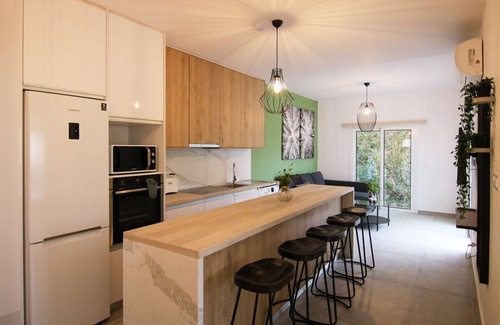 Paphos Apartment | Phaedrus Living: Seaside Modern Flat Limnaria 123
