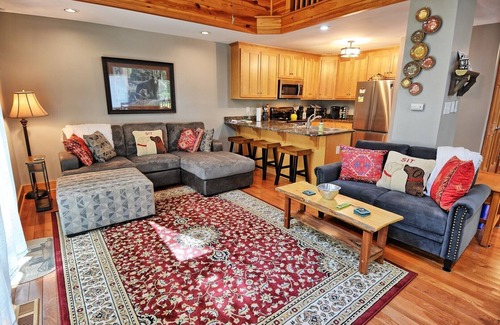 Ashe County Cabin | Phoenix Cabin-Open for Bookings! Hot Tub, Pets Considered, Fire Pit, AC, WIFI