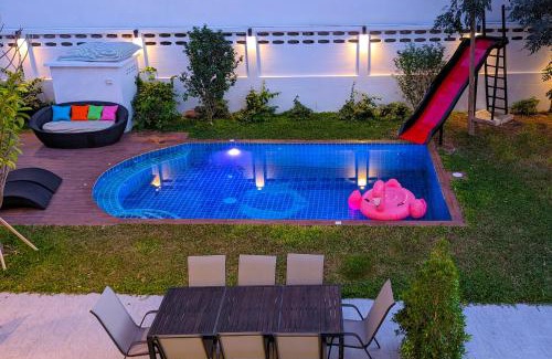 Nong Prue Villa | Phoenix Villa - Luxury Pool Villa with Entertainment Room - 15 minutes from Walking Street
