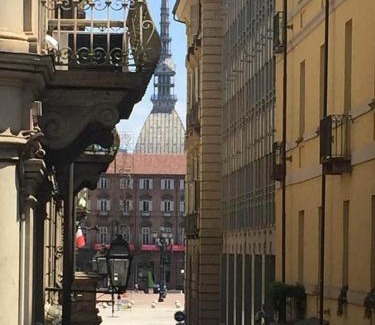 Roman Quarter Apartment | Piazza Castello