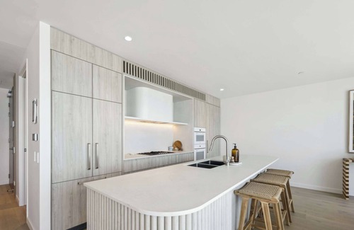 Burleigh Heads Apartment | Picasso By Khove Summ
