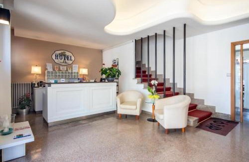 San Bartolomeo al Mare Hotel | Piccolo hotel le Palme