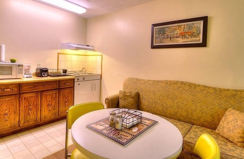 St. Andrews Hotel | Picket Fence Motel