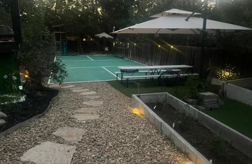 University Hills House | Pickleball and Hot Tub Retreat