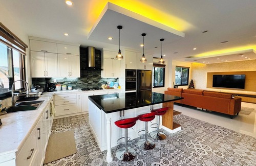 Puerto Galera Villa | Picturesque private villa with infinity pool