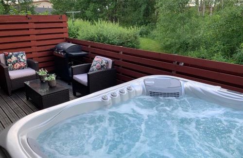 Mynamaki Apartment | Pieni lomahuoneisto ja ulkoporeallas