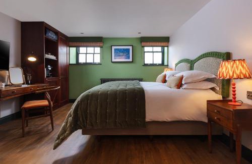 Charlestown Hotel | Pier House