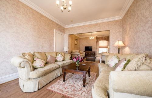 Blackpool Town Center House | Pier View House