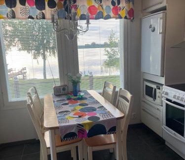 Eurajoki Ski Chalet | Pikkuhelmi-huvila