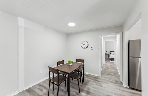 Newark Apartment | Pine Brook 111i I State of the art 1.5 Bd Apt