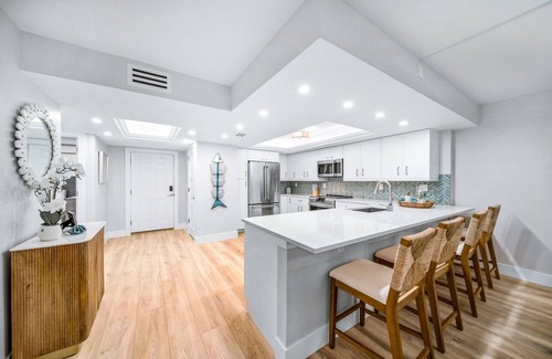Sanibel Condo | Pine Cove #102 is a 3/2 beachfront Sanibel vacation rental condo
