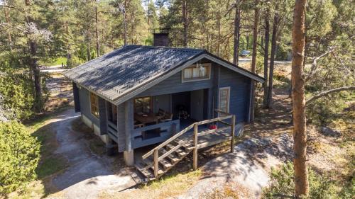 Pyha House | Pinetree Cottages Blue Cabin