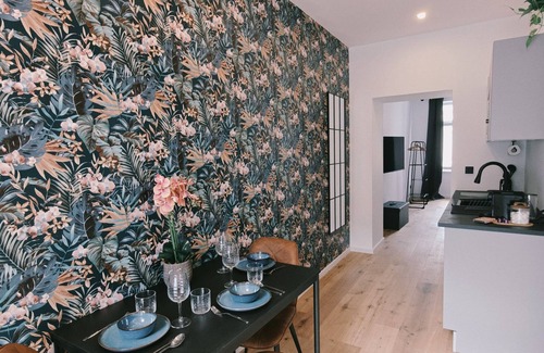 Favoriten Apartment | Pinke Orchidee APT an der U-Bahn-Station U1