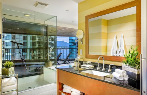 Coal Harbour Hotel | Pinnacle Hotel Harbourfront