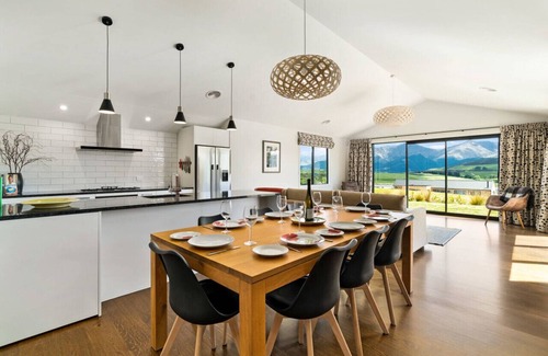 Jacks Point House | Pioneer at Jack’s Point | Amazing mountain views & close to golf course